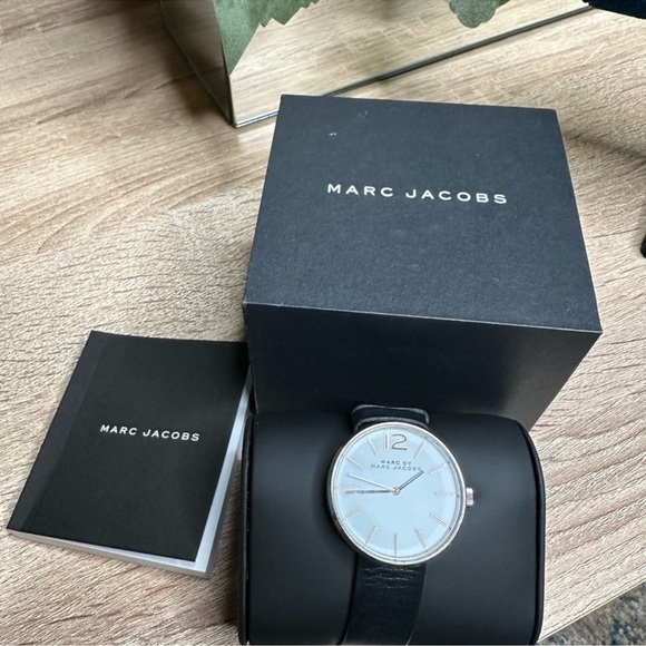 MARC BY MARC JACOBS BLACK WOMENS LEATHER WATCH AUTHENTIC FINAL $49 - Picture 9 of 10